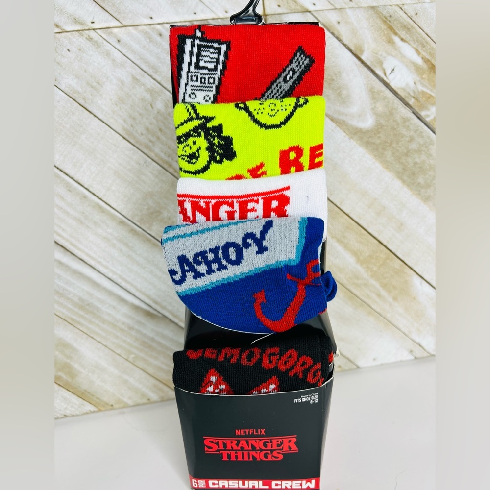 Netflix Stranger Things NEW 6 Pair CREW SOCKS Men Size 8-12 Bioworld